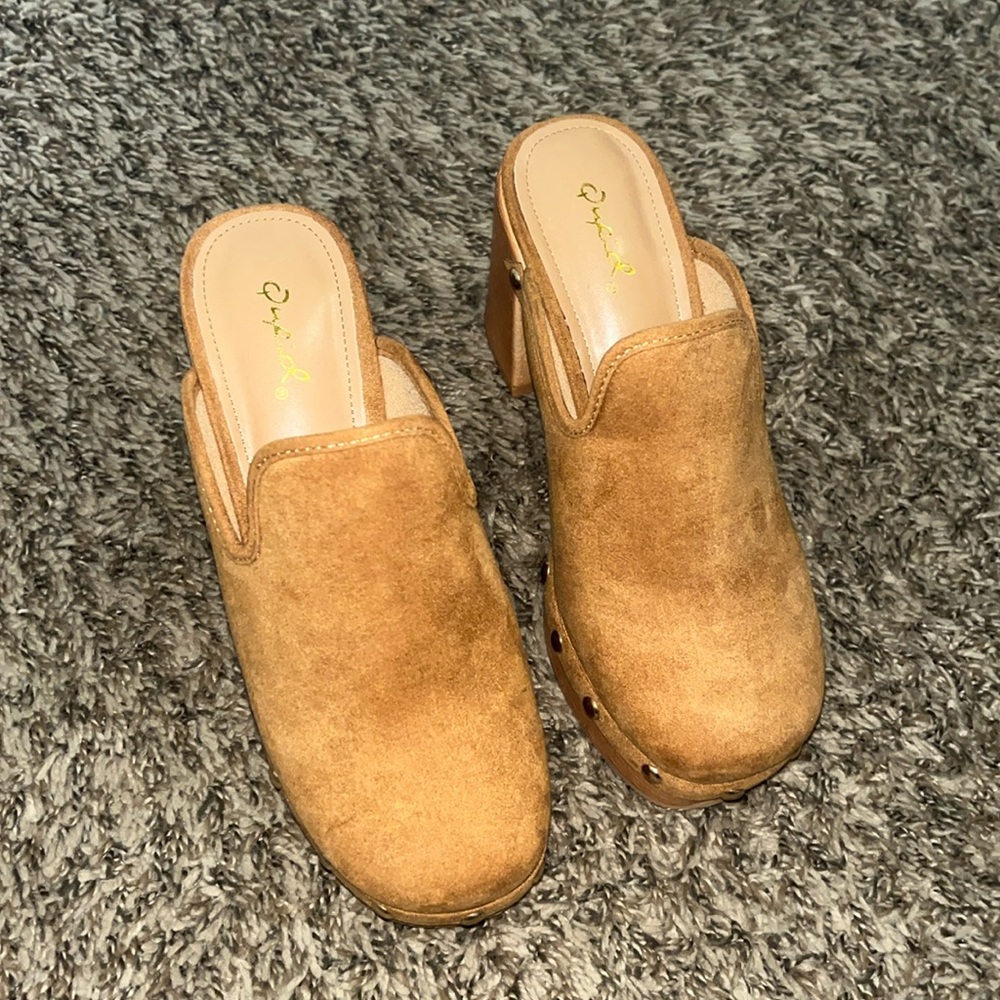 Qupid Slip-On Clogs, Camel color, US Size 6